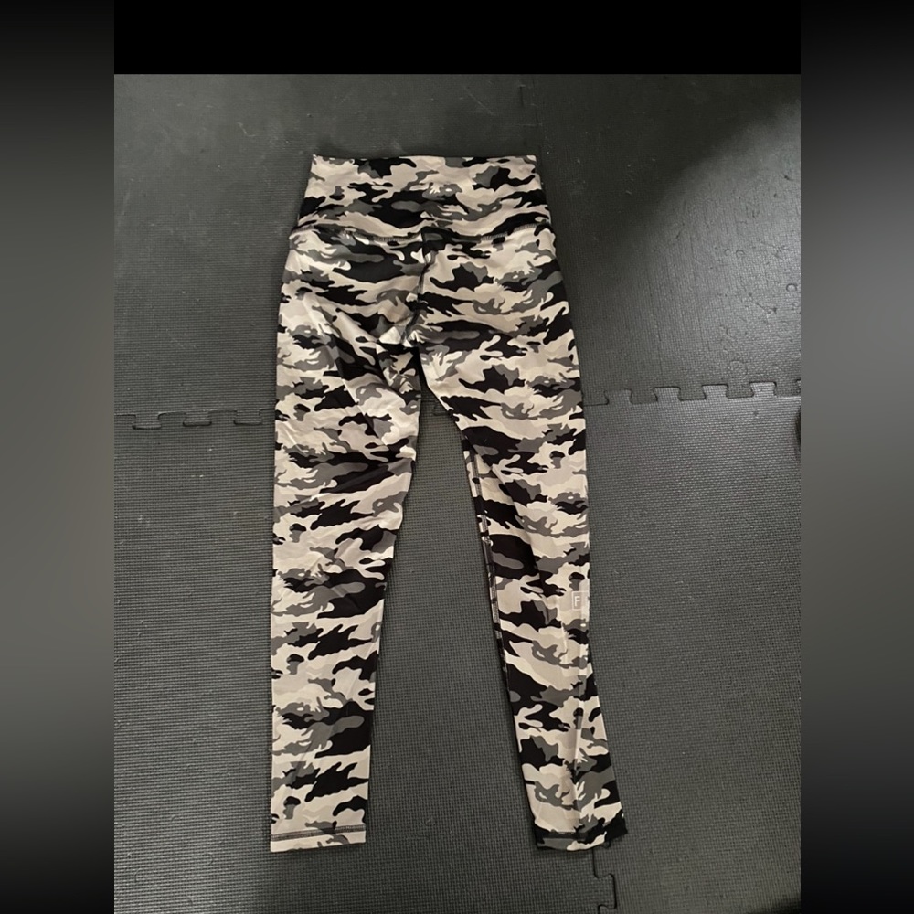 Fleo black and tan camo leggings, M